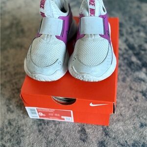 Nike Kids Sneakers in Light Gray and Purple